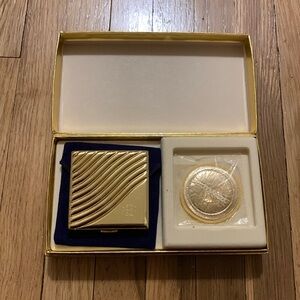Estée Lauder Anniversary Golden Wave  compact in original box